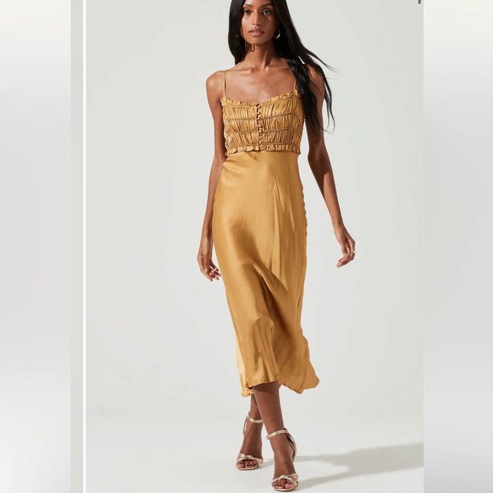 Astr the Label Gold Zola Smocked MIDI Dress size large